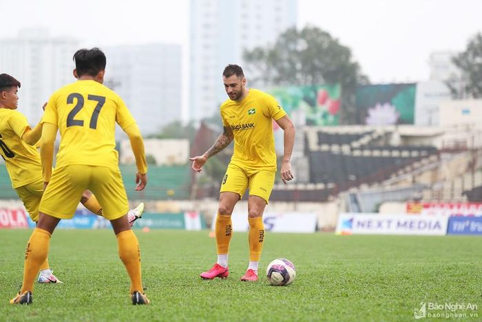 Những ngoại binh như Bruno Henrique đang cho thấy sự hòa nhập nhanh ở những trận đấu đã qua. Ảnh: Đức Anh