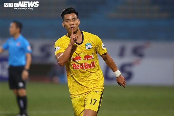 Văn Thanh lập cú đúp vào lưới HAGL.