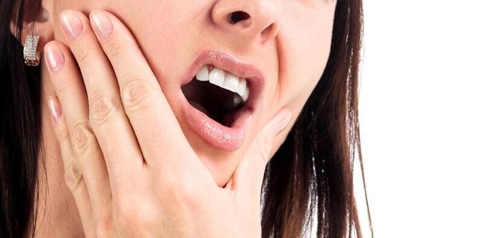 Răng nhạy cảm gây đau buốt ở chân răng