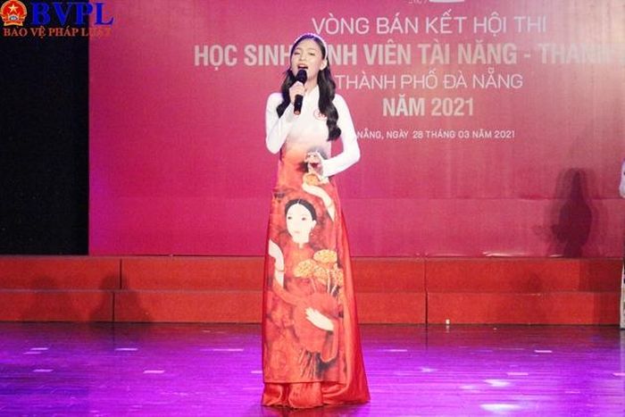 Một số thí sinh lựa chọn thể hiện tài năng hát trong phần thi tài năng của mình. (ảnh: LT)