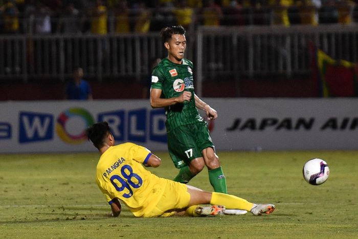  Ở trận đấu này, CLB Sài Gòn nhận thất bại 0-3 trước đội khách Nam Định. Công Thành chơi ở vị trí trung vệ lệch trái. Anh thi đấu nỗ lực, có một số tình huống lên tham gia tấn công trong hiệp 2. 