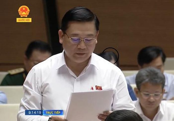Ông từng đảm nhận các chức vụ: Trưởng ban Dân vận Thành ủy, Trưởng ban Tuyên giáo Thành ủy, Chủ tịch Ủy ban MTTQ Việt Nam TP, Bí thư Quận ủy Hải Châu, Bí thư Quận ủy Thanh Khê, Phó Chủ nhiệm Ủy ban Kiểm tra Thành ủy, Bí thư Thành Đoàn Đà Nẵng.