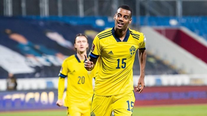 Isak nâng tỷ số lên 2-0 cho đội khách ở phút 35