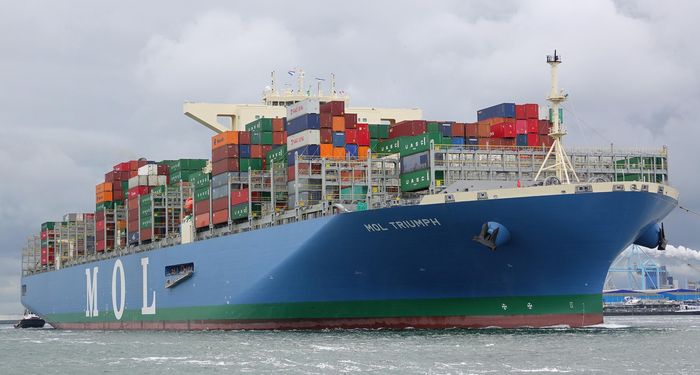  Trong khi đó, MOL Triumph có kích thước nhỉnh hơn Barzan đôi chút. Chiều dài tổng thể vẫn là 400 m nhưng nơi rộng nhất của MOL Triumph khoảng 58,8 m. Được hoàn thành vào năm 2017 bởi Samsung Heavy Industries, MOL Triumph đang là tàu container lớn nhất thế giới khi nhỉnh hơn Ever Given ở chiều dài và Barzan ở chiều rộng. Ảnh: VesselFinder. 
