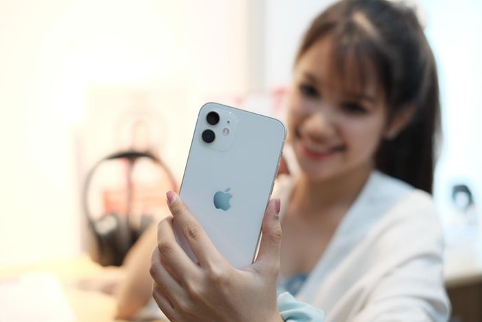  Thế hệ iPhone 12 cũng đang duy trì doanh số tốt, có thể tạo ra một "siêu chu kỳ" cho Apple trong năm nay. Ảnh: TA. 
