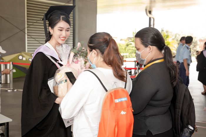  Nói về bí quyết học tập, Phương Anh cho biết cô không tự đặt áp lực cho bản thân, đồng thời chia nhỏ mục tiêu theo từng giai đoạn. Ngoài thời gian học trên trường, người đẹp sinh năm 1998 không học thêm nhiều, thay vào đó dành thời gian tham gia các hoạt động ngoại khóa như chụp ảnh, vẽ tranh... 