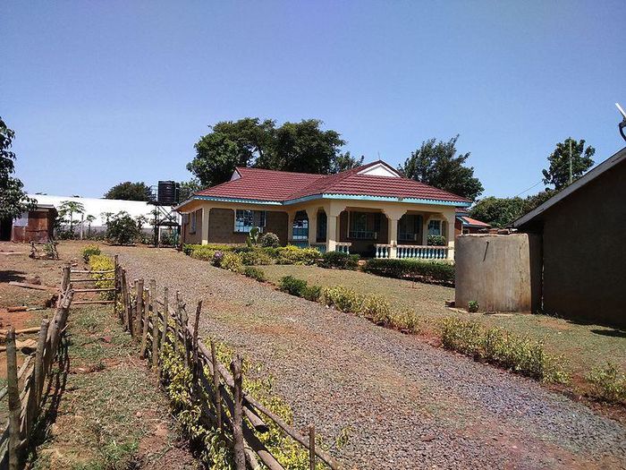 Bà Sarah Onyango Obama sống ở làng Kogelo Nyang'oma, cách thành phố Kisumu khoảng 48 km về phía tây. Ảnh chụp ngôi nhà của bà Sarah ở làng Nyang'oma, Kenya. Ảnh: Wikipedia.