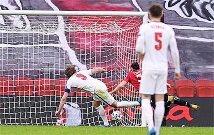 Kane chấm dứt 500 ngày tịt ngòi trong màu áo ĐT Anh bằng bàn thắng vào lưới Albania.