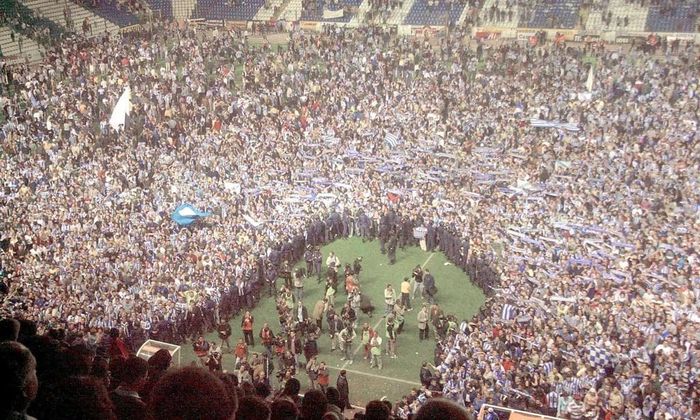  Bất chấp điểm số thấp kỷ lục, sự kiện Deportivo La Coruna vô địch vẫn tạo ra cơn địa chấn ở sân Riazor. Hàng nghìn khán giả đã tràn xuống sân ăn mừng cùng thầy trò Javier Irrureta. Đây là chức vô địch Tây Ban Nha đầu tiên của Deportivo sau 3 lần về nhì. Biệt danh "Super Depor" cũng bắt đầu xuất hiện từ đây. 