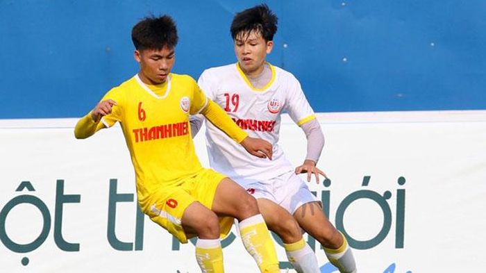 SLNA thắng đậm HAGL (trắng) ngày ra quân VCK U19 QG 2021 chiều 30/3 trên sân Bình Dương. Ảnh: KH