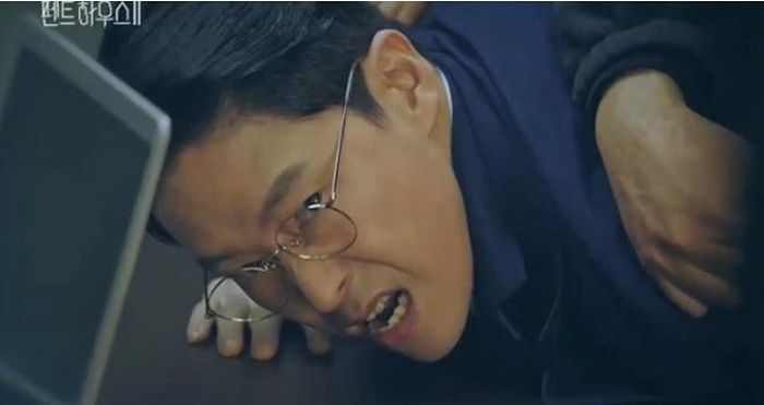 và ác ma Joo Dan Tae đều đã bị tống vào tù trong tập 12