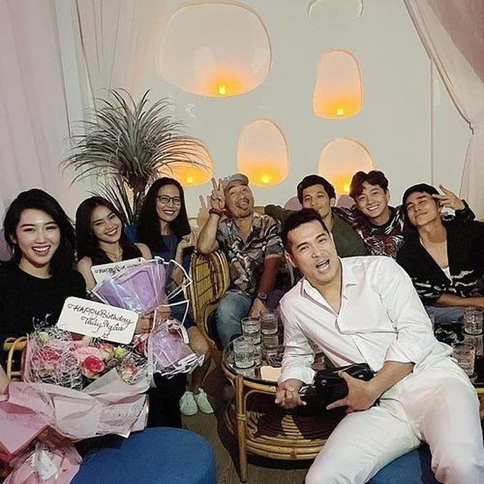 Dàn sao gồm Trương Thế Vinh, Jun Phạm, Ngô Kiến Huy, Liên Bỉnh Phát, Tiến Luật... dự sinh nhật sớm của Thúy Ngân và Ninh Dương Lan Ngọc.