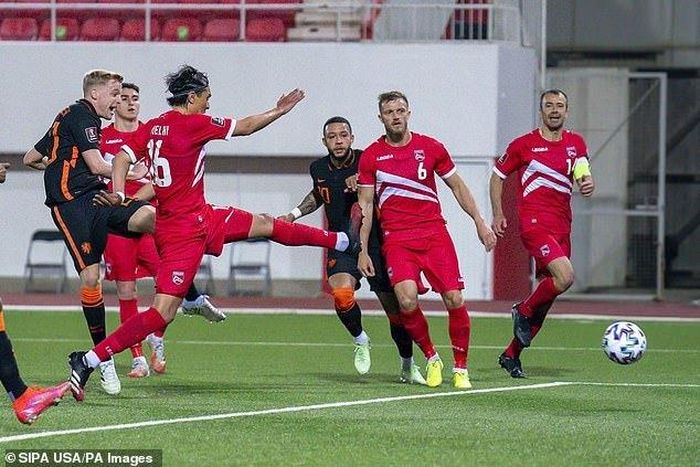 Van de Beek ấn định chiến thắng 7-0 cho Hà Lan