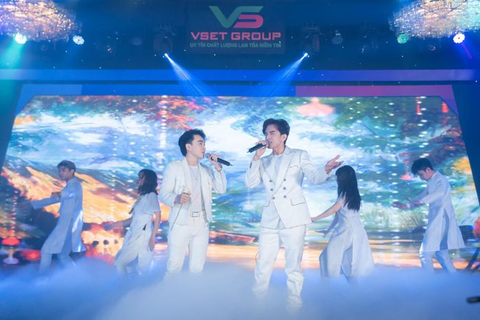  Lễ kỷ niệm 7 năm thành lập Tập đoàn VsetGroup với sự tham gia của ca sĩ Đan Trường. 