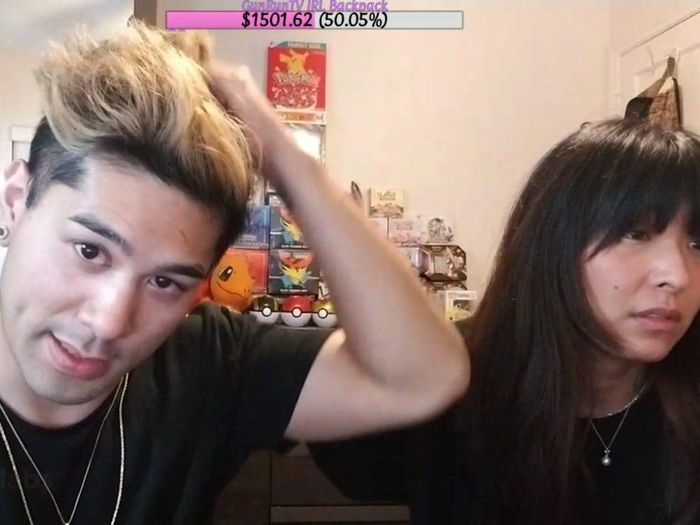 Nam streamer và bạn gái bắt đầu cãi vã, xô xát sau khi Uechi đuổi bạn gái ra khỏi phòng, yêu cầu cô mang bia lên cho mình. Ảnh: Insider.