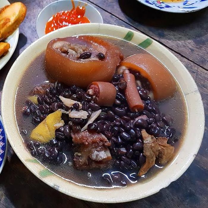 Đuôi bò hầm đậu đen
