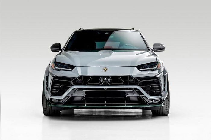 Chiếc Urus của Woodruff mang màu ngoại thất xám đậm hoàn toàn mới của 1016 Industries. Theo nhiều người chơi xe, tone màu này giúp chiếc xe trở nên thể thao hơn, dù đó là chiếc sedan hay SUV.