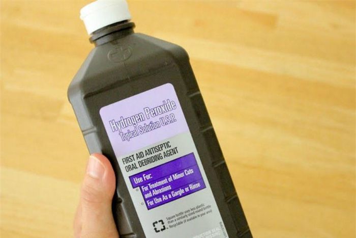 Hydrogen Peroxide có thể làm trắng răng nhưng cần cẩn thận vì có thể gây kích thích nướu