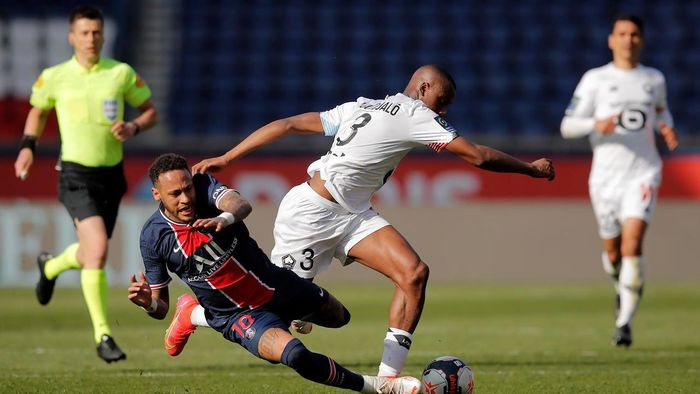 Neymar chơi tệ trong trận thua của PSG trước Lille. Ảnh: Getty.