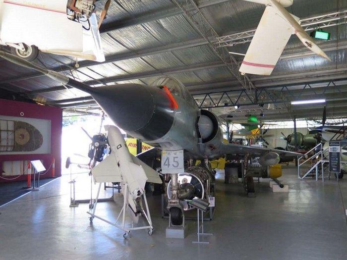 Trên chiếc Mirage III, các chuyên gia đã sử dụng động cơ chính SNECMA với lực đẩy 9000 mã lực và 8 động cơ nâng của Rolls-Royce 2500 mã lực mỗi chiếc. Tuy nhiên, động cơ thử nghiệm của những nguyên mẫu này không đạt được như mong đợi và Dassault đã phải điều chỉnh kế hoạch của mình.