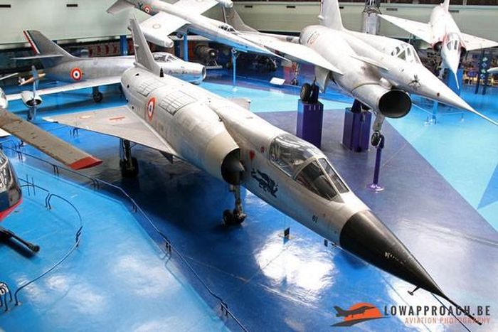 Dự án Mirage Balzac V đã sẵn sàng vào cuối năm 1961, vào tháng 1/1962, việc lắp ráp một chiếc máy bay cất cánh thẳng đứng đã bắt đầu tại nhà máy Dassault. Máy bay đã sẵn sàng vào tháng 5 và các cuộc thử nghiệm mặt đất đầu tiên đã được thực hiện vào tháng 7. 