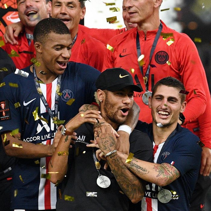 Mới 22 tuổi nhưng Mbappe giành nhiều danh hiệu lớn nhỏ cùng PSG và tuyển Pháp.