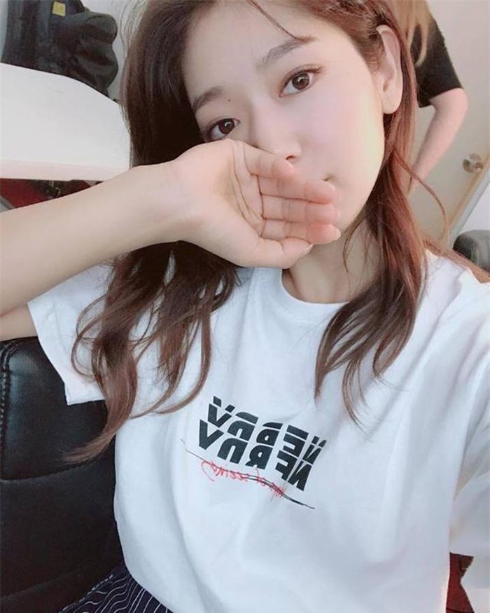 Hãy là chính mình. Hãy khiến chàng để ý và thích bạn vì bạn là chính bạn chứ không phải bất cứ cô nàng nào khác.Đừng thay đổi hoặc cố đóng vai một người khác. Đừng để người nàng yêu biến nàng thành một con người khác. Bạn hãy cứ làm điều mình muốn, nếu ai đó không thích điều đó, bạn cũng không nên mất thời gian vì họ.