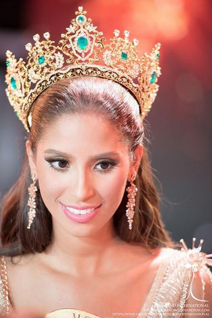  Miss Grand International Anea Garcia đến từ Cộng hòa Dominica lên ngôi cao nhất trong đêm chung kết diễn ra tại Thái Lan. Nhưng cô nhanh chóng bị tước vương miện vì liên tục có hành động không phù hợp. Trong thông cáo gửi phóng viên, ban tổ chức cho biết Anea đưa ra nhiều đòi hỏi vô lý, bỏ lỡ nhiều sự kiện cộng đồng, không hoàn thành nhiệm vụ của tân hoa hậu. Vương miện của cô được trao lại cho á hậu 1. 