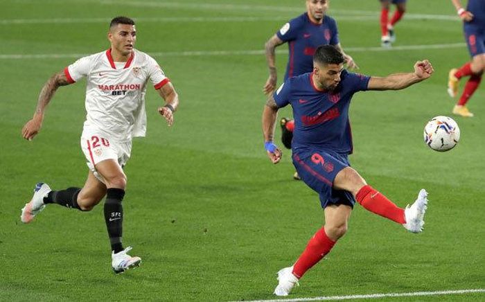 Suarez hoàn toàn bất lực trước hàng thủ Sevilla 
