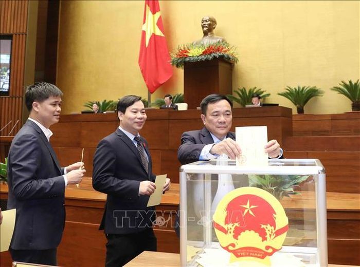 Đại biểu Quốc hội bỏ phiếu bầu Thủ tướng Chính phủ. Ảnh: Phương Hoa/TTXVN