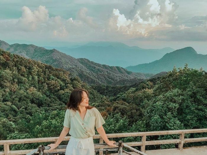  Bức tranh thiên nhiên thu vào tầm mắt trên đỉnh Bạch Mã. Ảnh: Bangthanhh. 