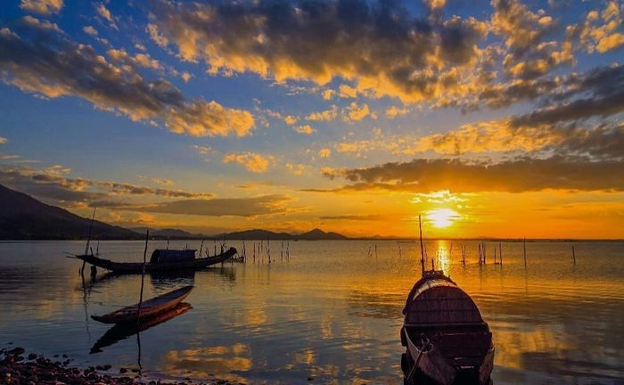  Bức tranh cuối ngày tuyệt đẹp ở phá Tam Giang. Ảnh: Mananh_nguyen. 