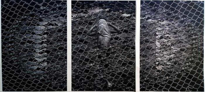 Tác phẩm “Đánh cắp giấc mơ 2” (khắc gỗ, 70cm x 100cm x 3 tấm, 2018) của Nguyễn Khắc Hân