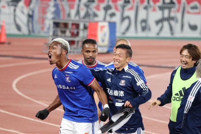 Ado Onaiwu ăn mừng bàn thắng quyết định cho Yokohama Marinos.Ảnh: J-League
