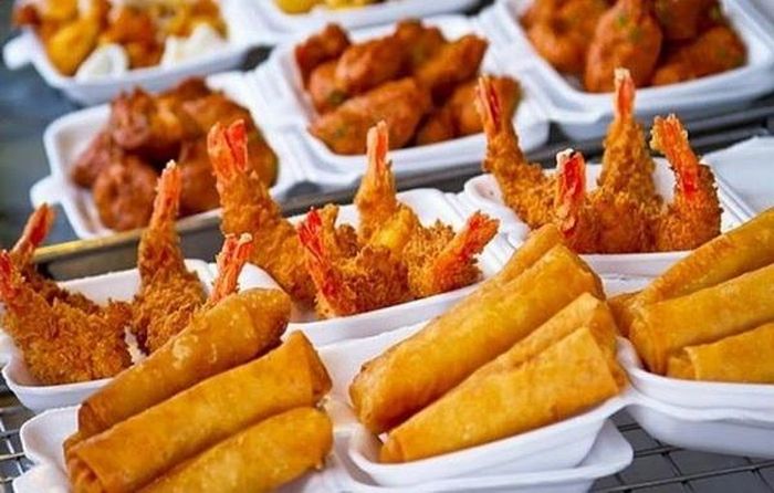 Cần hạn chế cho trẻ ăn đồ chiên rán nhiều dầu mỡ để phòng tăng huyết áp.