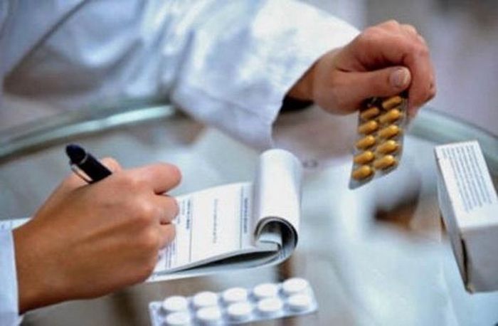 Người bệnh cần tuân thủ dùng kháng sinh theo đơn của bác sĩ và tái khám đúng hẹn.