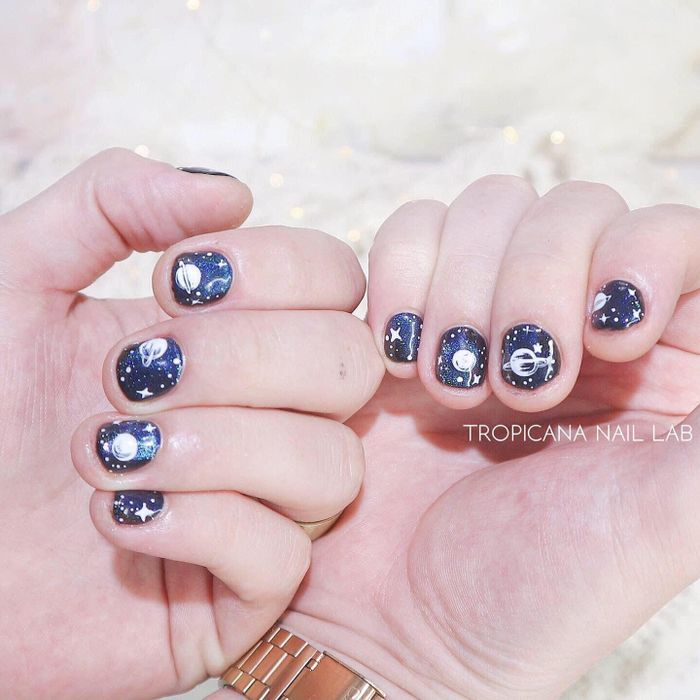  Tùy vào từng thiết kế, giá thành của một bộ nail cho phái mạnh dao động 120.000-300.000 đồng. Thậm chí, nam giới có thể chi trả 700.000 đồng cho một bộ móng. Ảnh: NVCC. 