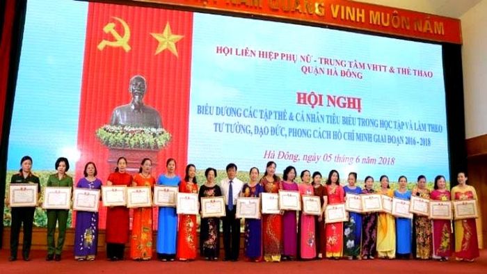 Biểu dương các tập thể, cá nhân tiêu biểu học tập và làm theo Chủ tịch Hồ Chí Minh.