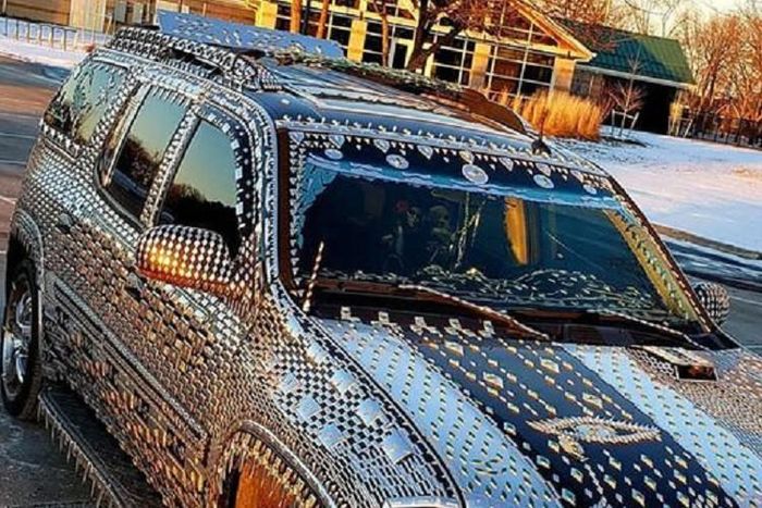 Tổng thể của chiếc SUV trông rất nặng nề và rối mắt, nếu không muốn nói là có phần "gớm ghiếc".