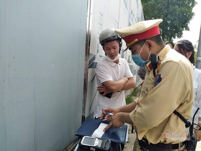Người vi phạm nồng độ cồn vượt khung cho biết có uống coca với ít rượu
