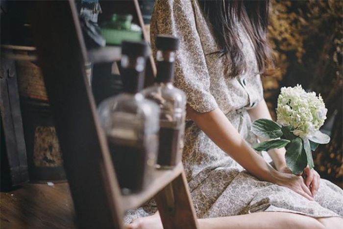 Khi đi cùng bạn sẽ chê đường dài... Khi ăn cùng bạn sẽ ăn rất nhanh... Khi xem phim cùng bạn sẽ ngủ gật... Khi chat với bạn thường trả lời tin nhắn rất chậm... Trong bất giác, bạn đã trở thành nỗi phiền toái lớn nhất của người ta.