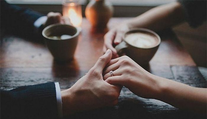 Khi đang liên lạc bình thường bỗng nhiên bạn cảm thấy số lần người ấy tìm bạn nói chuyện ít hẳn đi, có phải người ấy hết thích bạn rồi hay không, vậy câu trả lời là đúng rồi đó. Vì người ta đang bận nói chuyện với những cô nàng khác.