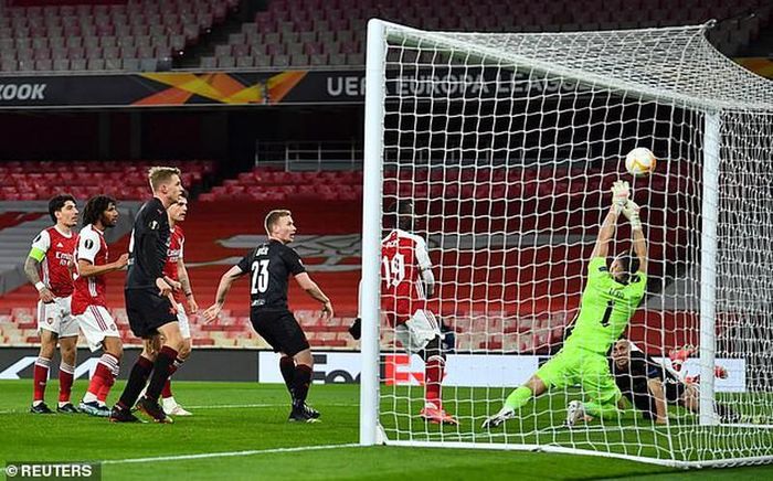 Arsenal chết lặng vì bàn thua phút cuối. ẢNH: REUTERS