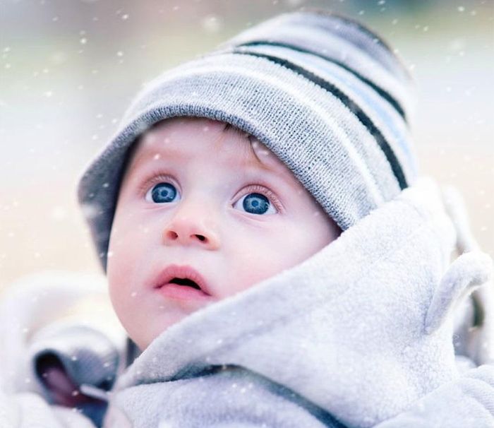  Ở Iceland và các nước Bắc Âu khác, cha mẹ thường cho trẻ sơ sinh ngủ ngoài trời ngay cả trong nhiệt độ lạnh giá. Những đứa trẻ được mặc quần áo phù hợp và che chắn. Người Iceland tin rằng ngủ trong trời lạnh sẽ giúp trẻ tăng cường hệ miễn dịch. Tuổi thọ trung bình ở Iceland là 82 tuổi, cao hơn 10 năm so với mức trung bình của thế giới. 