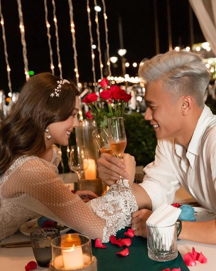 Thông tin dành cho những ai chưa biết, bạn gái thủ môn Bùi Tiến Dũng là Dianka Zakhidova (SN 2000, quốc tịch Ukraine), là một người mẫu quốc tế, hiện đang sinh sống và công tác tại TP HCM.