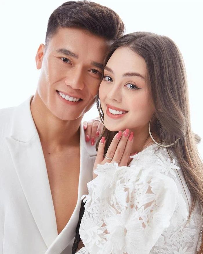 Giữa một người đàn ông đẹp trai và thông minh, Dianka cho biết, đối với cô một người đàn ông thông minh, cả trong chuyện tình yêu lẫn mối quan hệ gia đình, thường tốt hơn nhiều so với một người đàn ông đẹp trai. Đàn ông thông minh vốn có đủ cơ hội để trở nên đẹp nhất trong mắt người con gái mình đã và đang yêu.