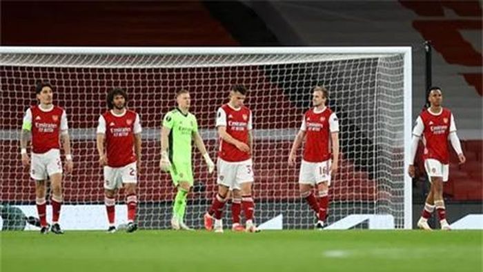 Arsenal đã tự vứt bỏ lợi thế của mình trước Slavia Praha.