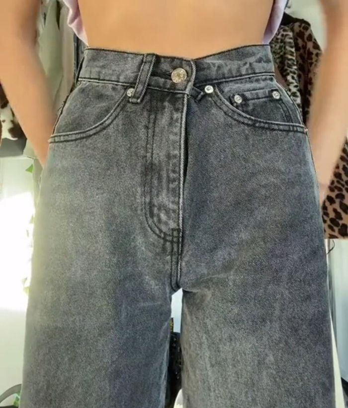 Jordyn chia sẻ mẹo mặc vừa quần jeans đơn giản. Ảnh: The Sun.