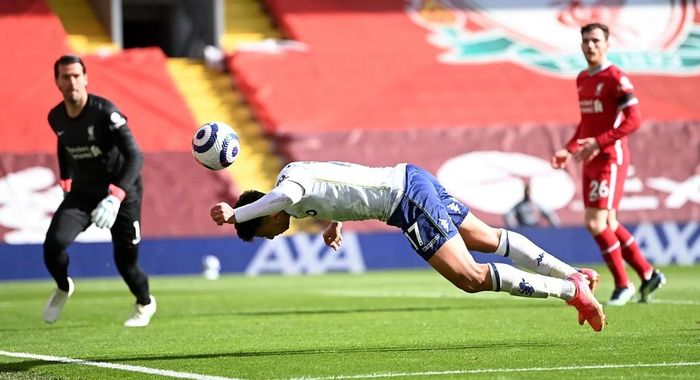 Aston Villa cũng tạo được vài cơ hội ăn bàn