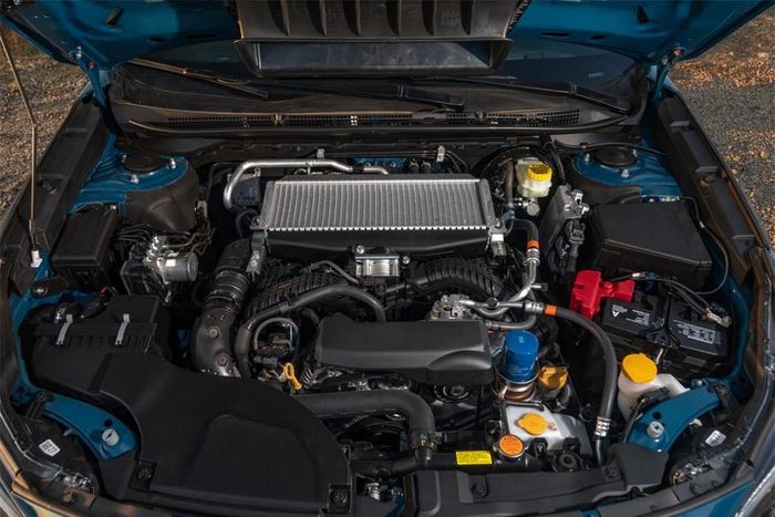 Bên dưới nắp ca-pô và động cơ xăng tăng áp 4 xy-lanh FA24F 2.4 L, khối động cơ này cho công suất 260 mã lực và mô-men xoắn cực đại 376 Nm. Hộp số tự động Lineartronic CVT được tinh chỉnh giúp xe có khả năng leo dốc 40% trên bề mặt sỏi.